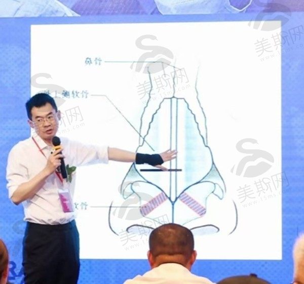成都大象致颜（鼻子专科）周柯院长