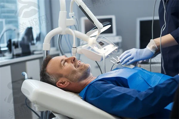 2. 定期复查保护口腔健康
