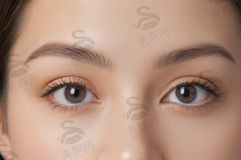 老花眼修复视力更快的方法:2025年常见误区避坑指南,这些“坑”别踩!