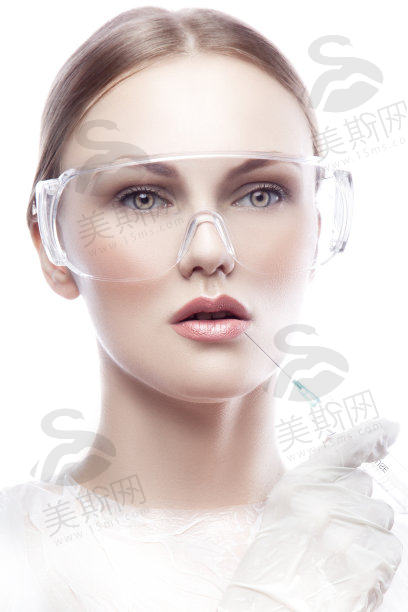 假体隆胸后多久能用力抓？需等六个月的恢复期稳定之后