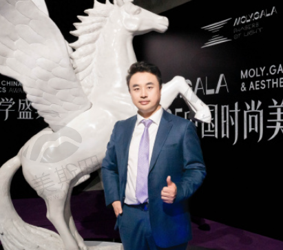 北京董岩岩医生凭啥这么火？腹壁、隆胸、缩胸技术大揭秘，整友力荐！