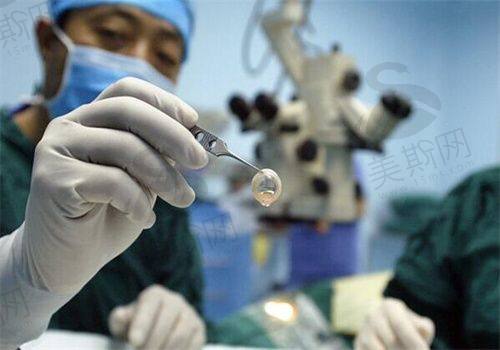 段安丽和薛安全后巩膜加固手术价格揭秘