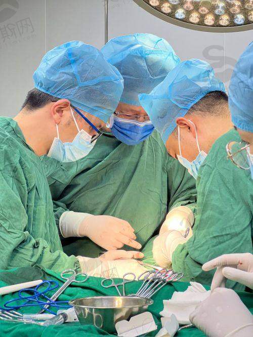 男士埋珠4颗多少钱：2025年不同配置费用对比