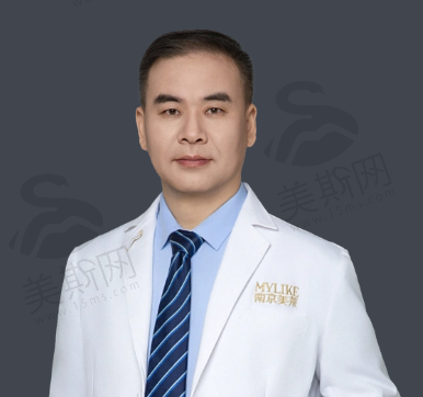 李国伟